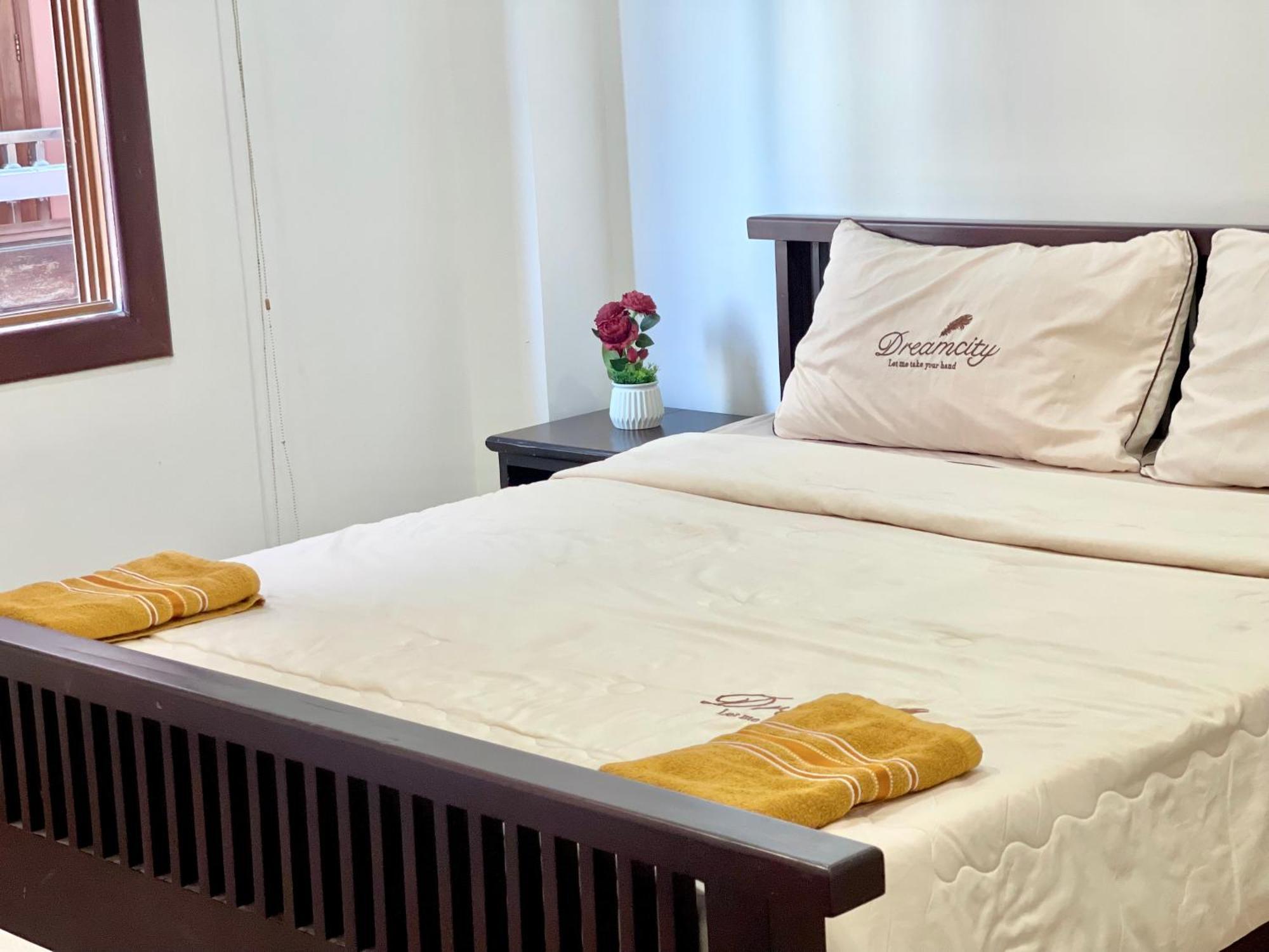 Rs Central Apartments - 200M To Royal Palace Phnom Penh Exteriör bild